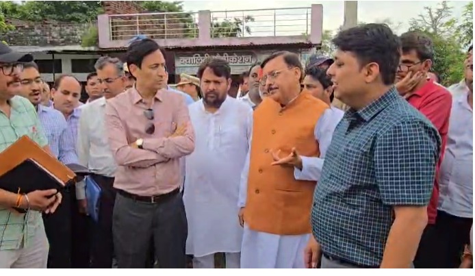 नगला में अतिक्रमण चिन्हीकरण का स्थलीय निरीक्षण, कुमाऊं कमिश्नर ने लिया जायजा