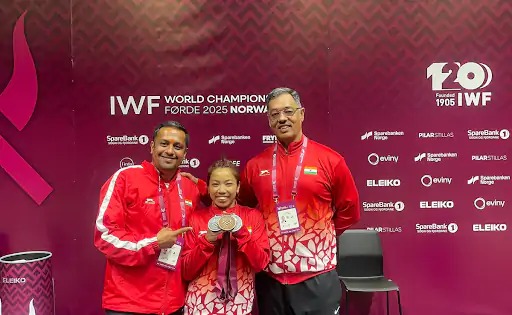 मीराबाई चानू ने नॉर्वे वर्ल्ड वेटलिफ्टिंग चैंपियनशिप में 48kg में जीता सिल्वर मेडल