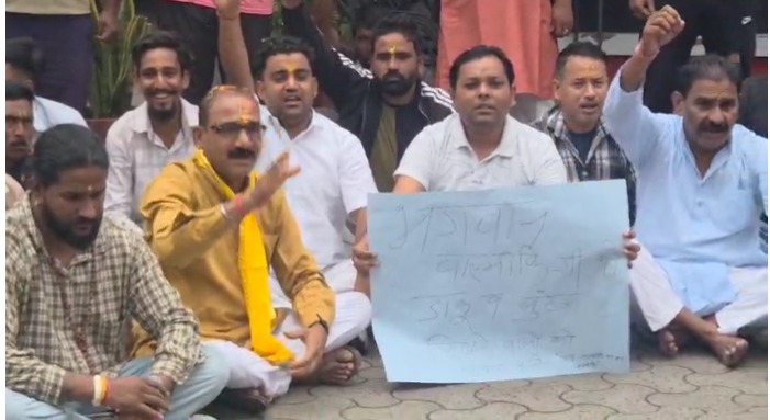 भगवान वाल्मीकि प्रकट दिवस पर वाल्मीकि समाज में आक्रोश, संपादक की गिरफ्तारी की मांग