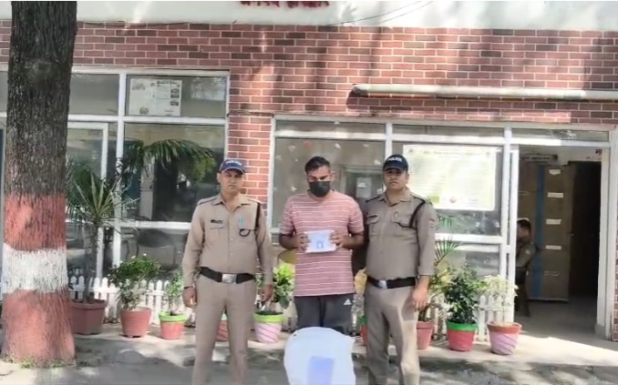 रुड़की से बड़ी खबर: फर्जी सैनिक गिरफ्तार, सेना की वर्दी में घूम रहा था आरोपी