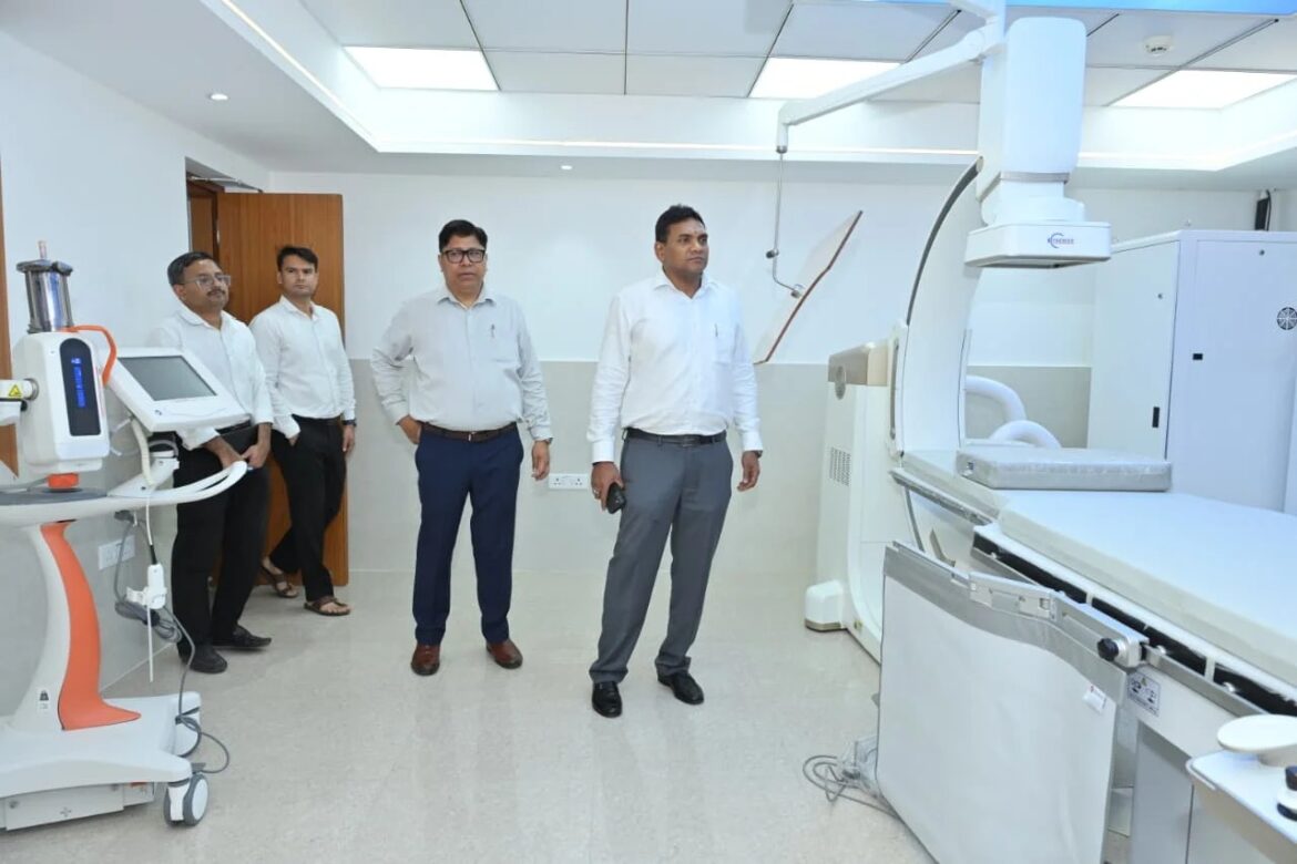 बेस अस्पताल श्रीनगर का औचक निरीक्षण: स्वास्थ्य सचिव ने दिए स्पष्ट निर्देश