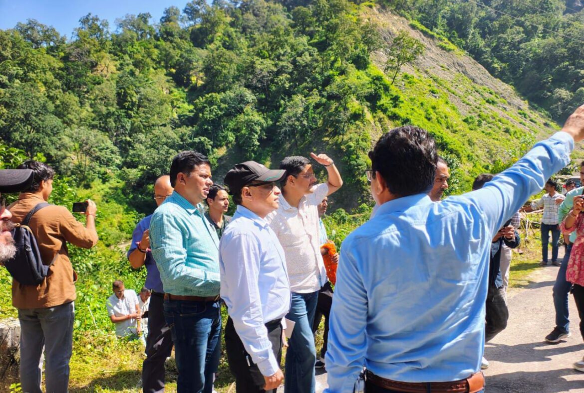 पौड़ी गढ़वाल: जमरगड्डी में सचिव दिलीप जावलकर ने किया जैफ-6 परियोजना का स्थलीय निरीक्षण