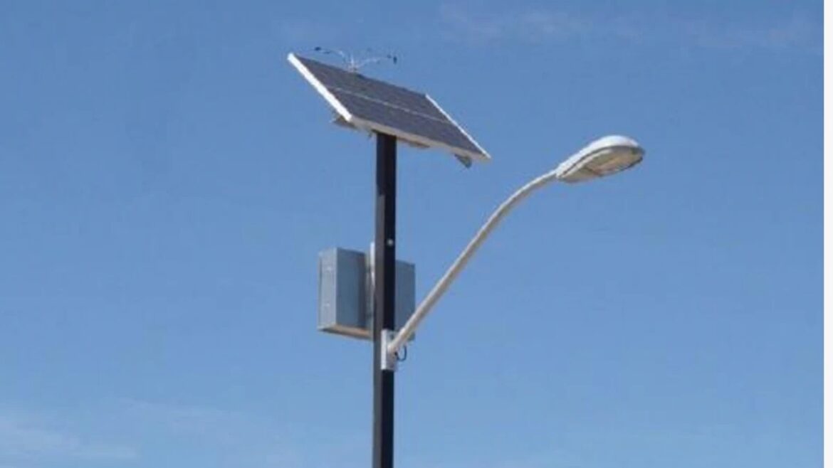 कोटाबाग: ग्रामीणों को सुरक्षा व सुविधा के लिए सोलर लाइट का तोहफ़ा