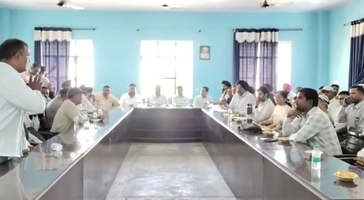 गन्ना क्रय केंद्रों की समस्याओं को लेकर खटीमा में हुई महत्वपूर्ण बैठक