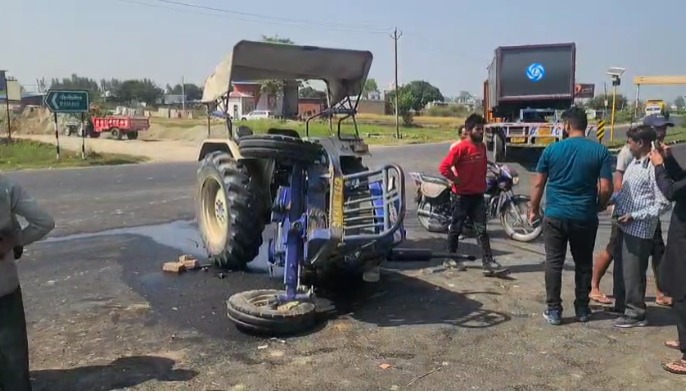 सितारगंज न 74 पर ट्राली-ट्रक टक्कर, चालक गंभीर रूप से घायल