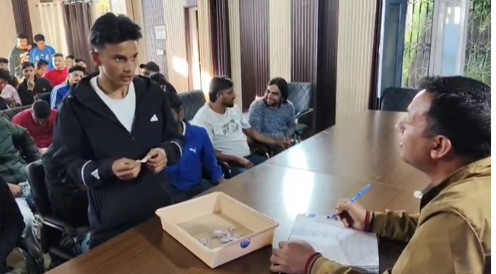 लोहाघाट में दीपावली आतिशबाजी बाजार कल से लगेगा — लॉटरी सिस्टम से 50 व्यापारियों को मिली दुकानें