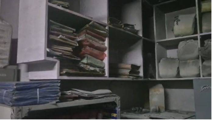 बाजपुर में नैनीताल बैंक में शॉर्ट सर्किट से लगी आग, समय रहते काबू पाया गया