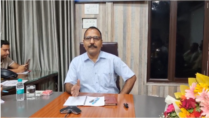 नवनियुक्त डीएम ललित मोहन रयाल की पहली प्रेस कॉन्फ्रेंस — विकास, खेल और जनसुविधाओं पर दिया जोर
