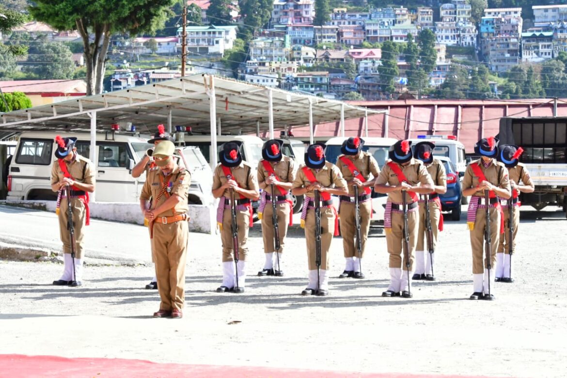 पुलिस स्मृति दिवस पर नैनीताल में अमर शहीदों को दी गई श्रद्धांजलि