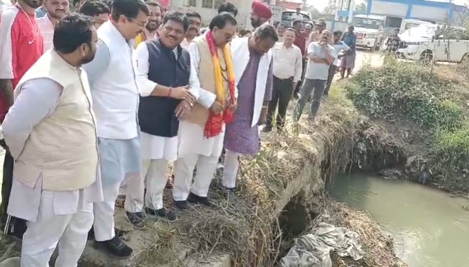 बाजपुर में सांसद अजय भट्ट का जोरदार स्वागत, निर्माणाधीन एकलव्य विद्यालय का किया निरीक्षण