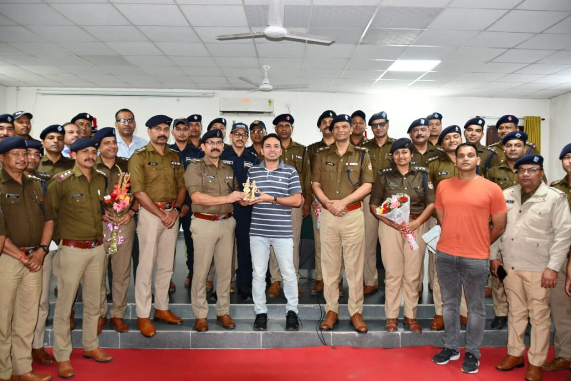 एसएसपी प्रहलाद नारायण मीणा को नैनीताल पुलिस ने दी भावभीनी विदाई, शानदार नेतृत्व के लिए जताया आभार