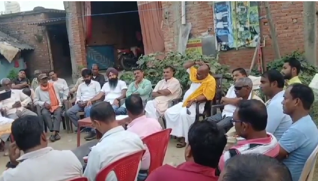 सितारगंज: निर्मल नगर में बंगाली समाज की बैठक — डेयरी संयंत्र स्थापना का विरोध, कहा गरीब किसान की जमीन पर न हो अन्याय