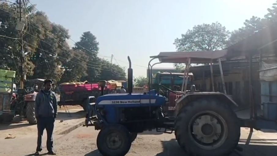 खटीमा गल्ला मंडी में धान तौल में देरी, किसानों में नाराजगी