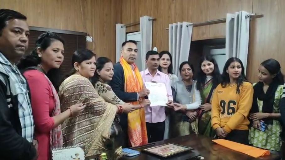 पुरुष दिवस पर “एक समाज श्रेष्ठ समाज” संस्था ने सौंपा ज्ञापन, पुरुष आयोग व पुरुष कल्याण मंत्रालय गठन की मांग तेज