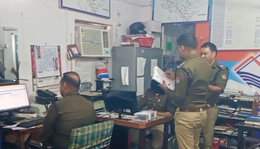 शराब पीकर पत्रकार से अभद्रता करने वाला सिपाही निलंबित