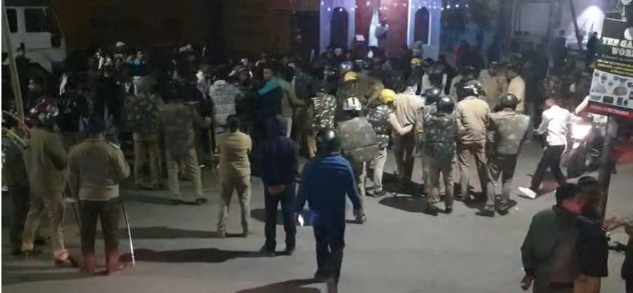 हल्द्वानी: उजाला नगर में गौ मांस का टुकड़ा मिलने पर हंगामा, कई हिरासत में; भारी फोर्स तैनात