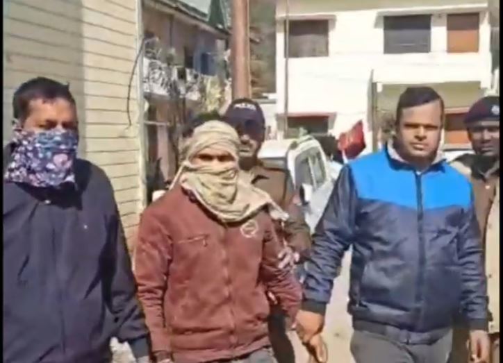 अल्मोड़ा पुलिस की बड़ी सफलता: देघाट में 25 किलो अवैध गांजा के साथ दो तस्कर गिरफ्तार