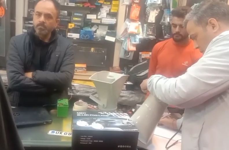 शहर में अवैध वाहन उपकरणों पर शिकंजा, परिवहन विभाग का छापा — 9 दुकानों का निरीक्षण, गैर-अनुमोदित सामग्री जब्त