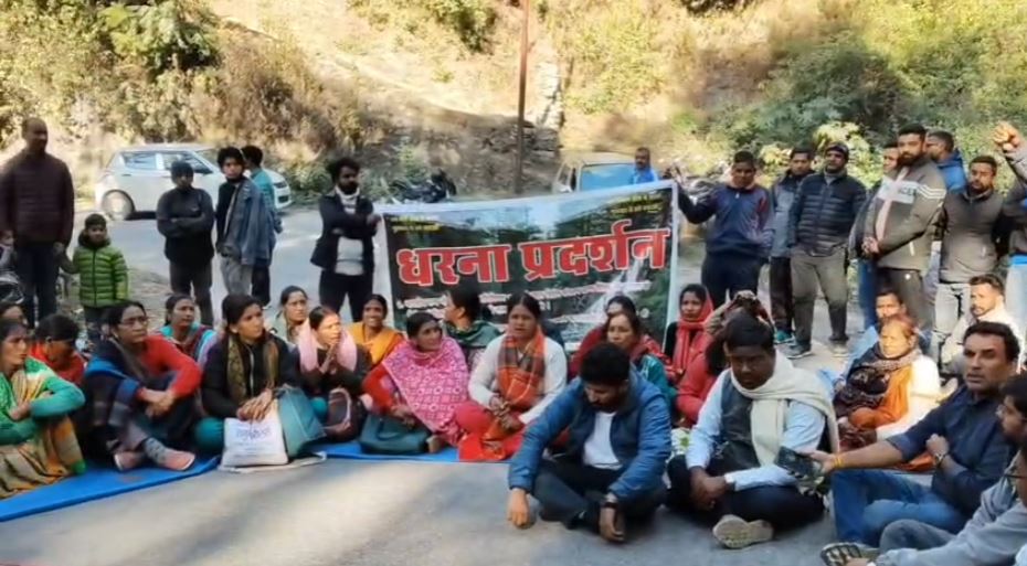 पौड़ी-श्रीनगर हाईवे पर गुलदार को लेकर ग्रामीणों का जाम, प्रशासन भी हल्के में नहीं गया