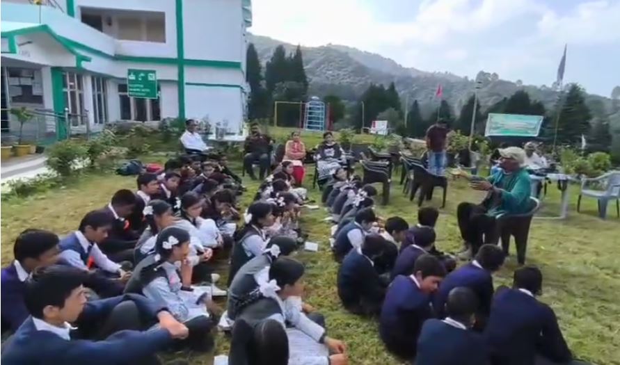 खिर्सू में दो दिवसीय बर्ड वाचिंग कार्यक्रम का समापन, बच्चों ने सीखी पक्षियों की पहचान