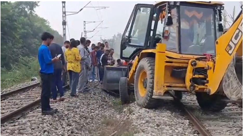 पंतनगर में ट्रेन की चपेट में आए गौवंश, आधा दर्जन की मौत – लोगों में आक्रोश