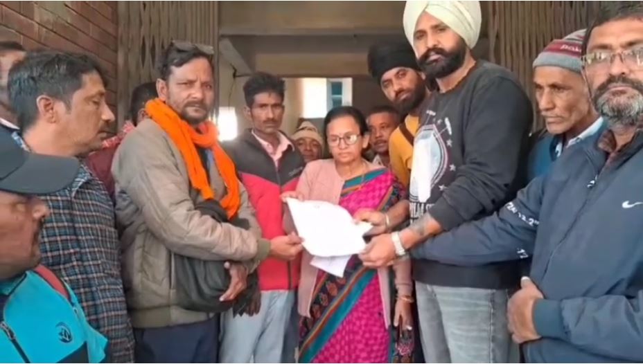 खटीमा: छोटे किसानों का धान न तौलने पर हल्ला, तहसील में ज्ञापन प्रस्तुत