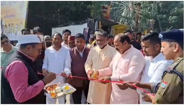 खटीमा में झनकईया मेले का भव्य उद्घाटन, जिलाध्यक्ष अजय मौर्या ने किया रिबन काटकर शुभारंभ