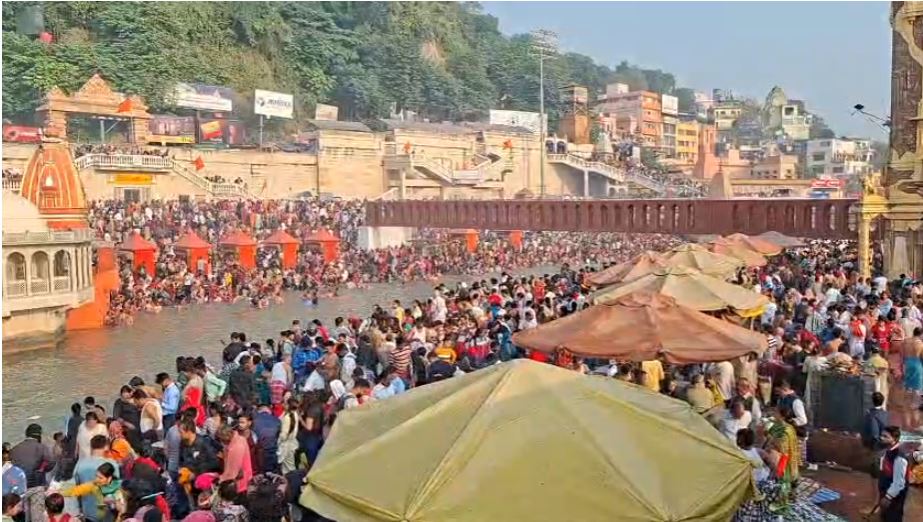 कार्तिक पूर्णिमा पर हरिद्वार में उमड़ा आस्था का सैलाब, प्रशासन पूरी तरह अलर्ट