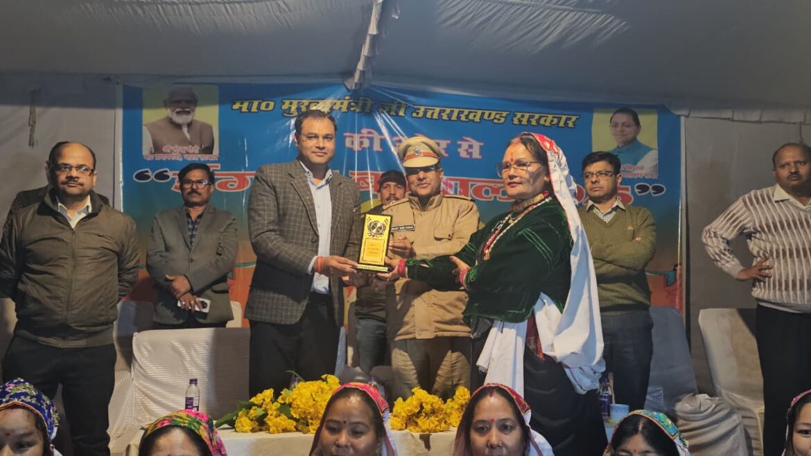 चमोली में भव्य रूप से मनाई गई इगास बग्वाल, लोक संस्कृति की झलक ने बांधा समां