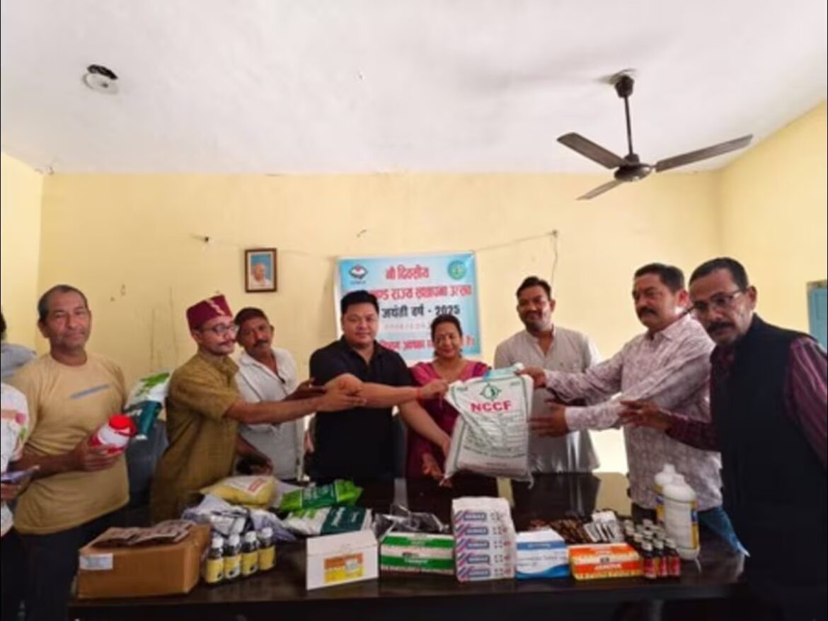 जनकल्याण की बड़ी पहल: माधवी फाउंडेशन ने लगाया निशुल्क नेत्र एवं पशु चिकित्सा शिविर, ग्रामीणों को मिली राहत