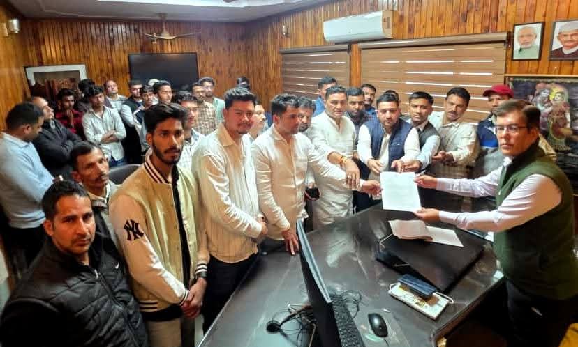 विधायक राम सिंह कैड़ा ने PWD कुमाऊँ चीफ से की मुलाकात, मोटर मार्गों के डामरीकरण की गुणवत्ता सुधारने के दिए निर्देश