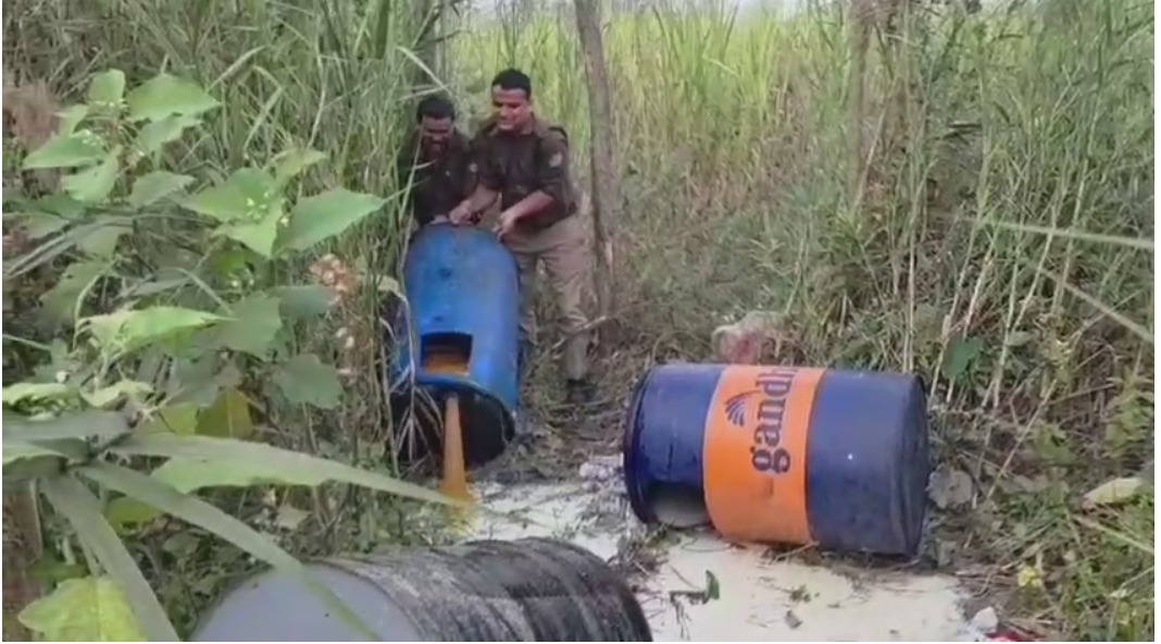 बहादराबाद में पुलिस का बड़ा एक्शन, खेतों में चल रही कच्ची शराब की भट्टियां ध्वस्त — 5 हजार लीटर लहन नष्ट