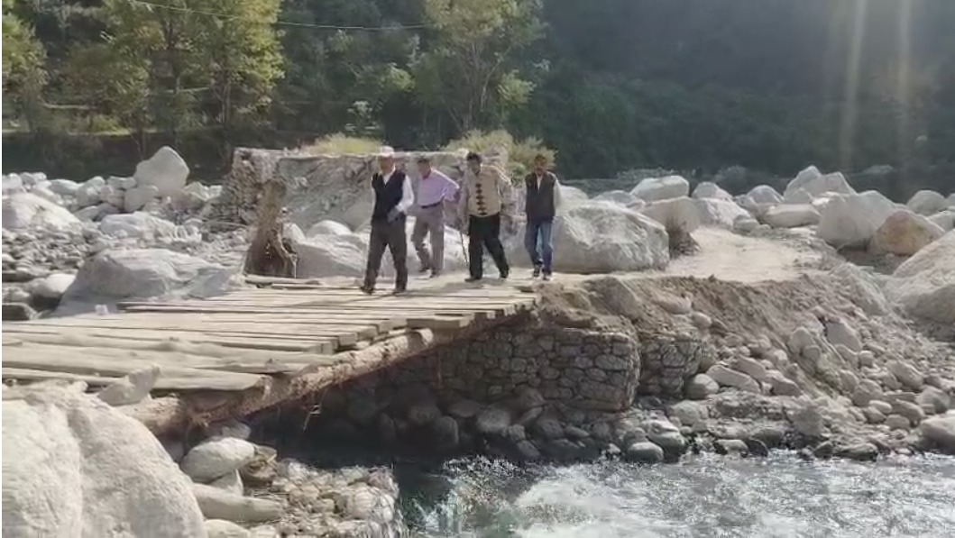 उत्तराखंड के 25 साल: जश्न के बीच पहाड़ों का दर्द — राज्य आंदोलनकारियों ने उठाए विकास और पलायन के सवाल