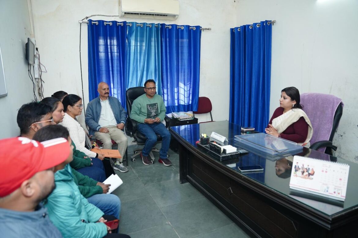 ABC सेंटर में नगर आयुक्त ने की विस्तृत समीक्षा, स्वान पंजीकरण में निगम का रिकॉर्ड प्रदर्शन