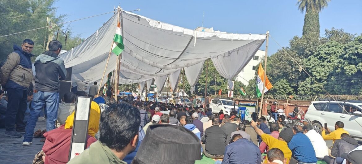 देहरादून में उपनल कर्मचारियों का नियमितीकरण आंदोलन जारी, 15वें दिन भी प्रदर्शन तेज