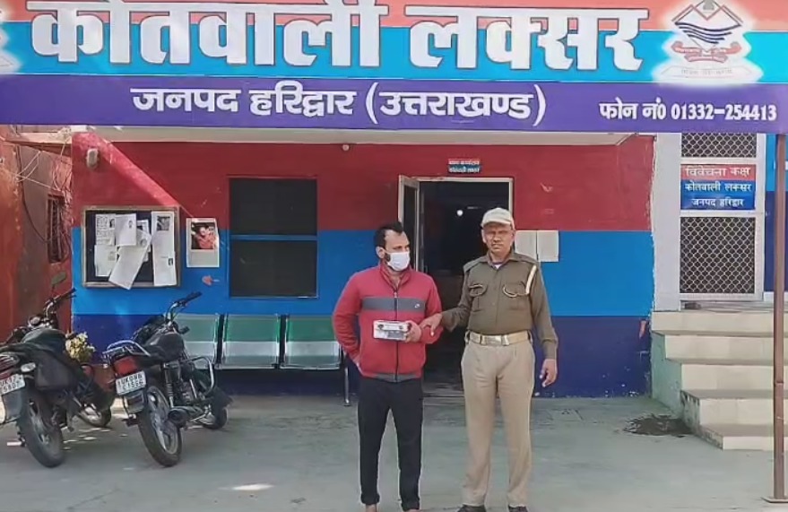 लक्सर पुलिस की बड़ी कार्रवाई: दो नशा तस्कर गिरफ्तार, करीब 300 नशीले कैप्सूल बरामद
