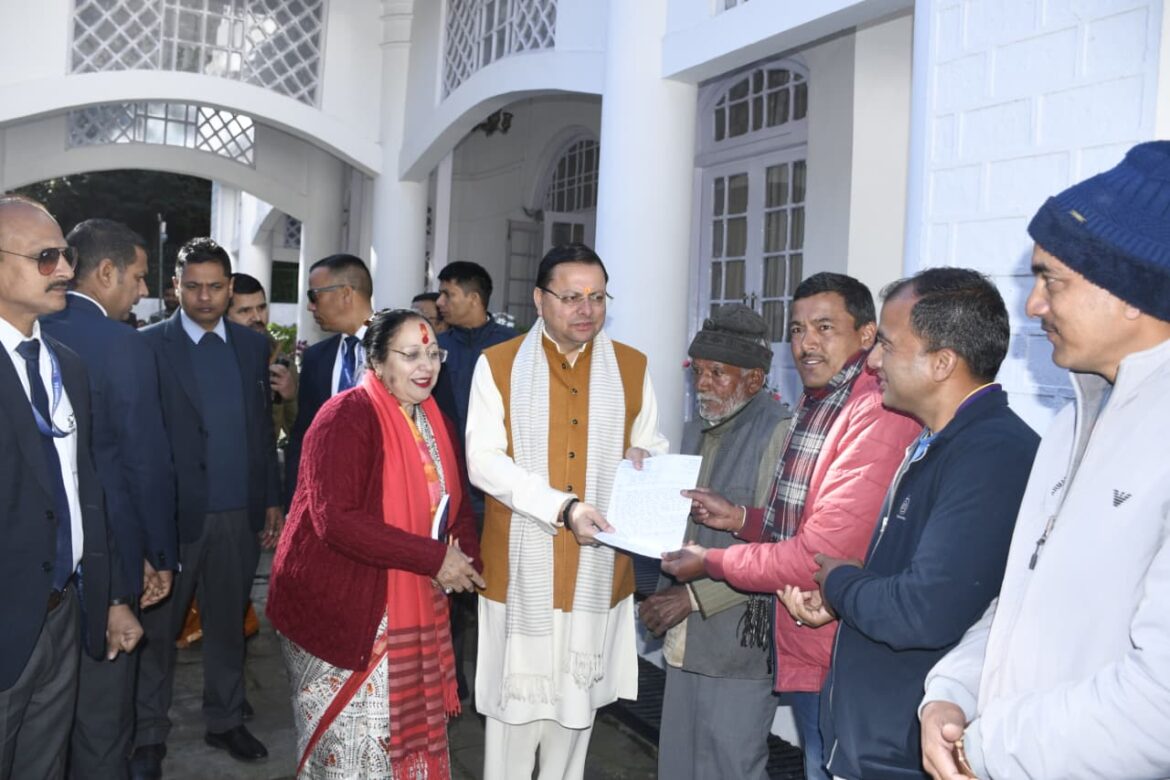 सीएम धामी का निर्देश: ठंड और शीतलहर से बचाव के लिए रेन बसेरों में अलाव और कंबल की व्यवस्था सुदृढ़ करें