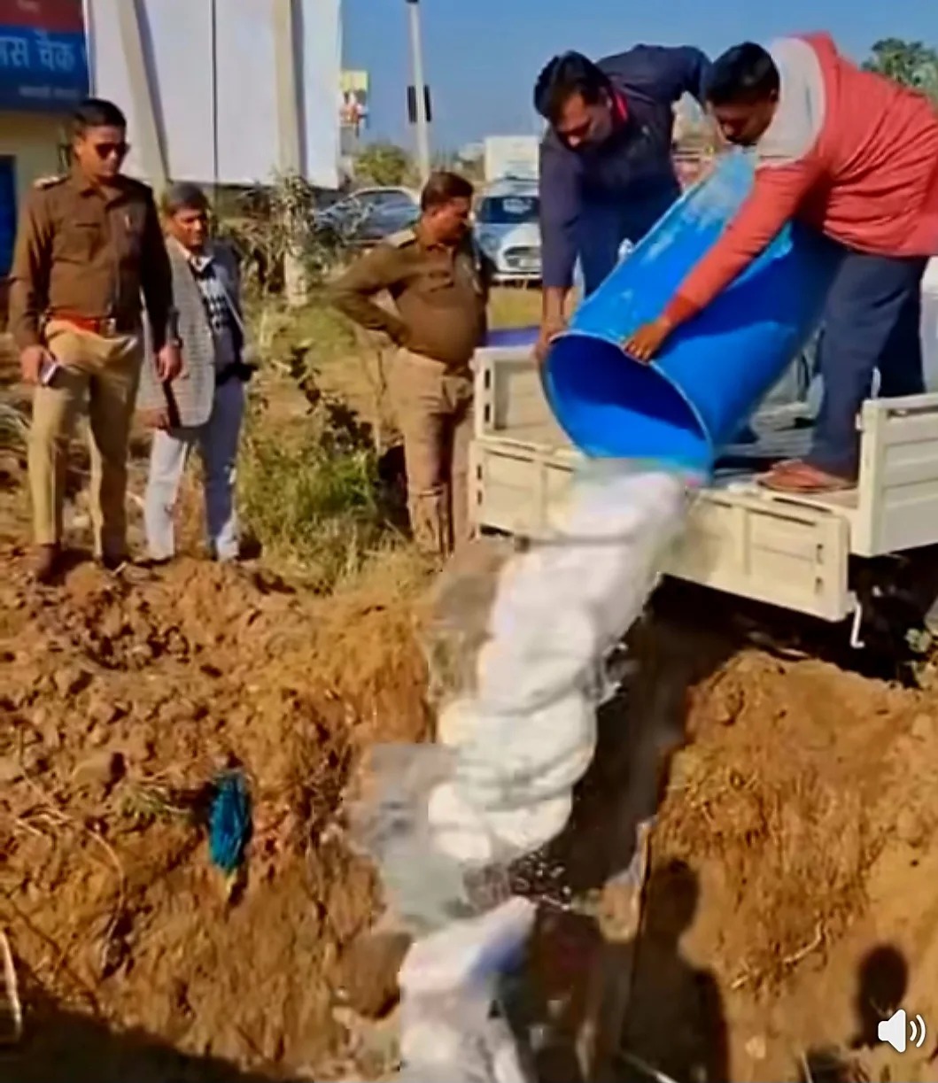 अलीगढ़ से ज्वालापुर–देहरादून पहुंच रहा था 700 किलो नकली पनीर, नारसन बॉर्डर पर पुलिस ने पकड़ा