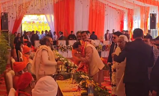 हरिद्वार: मुख्यमंत्री पुष्कर सिंह धामी करेंगे अर्द्धकुंभ मेले को लेकर अखाड़ा परिषद से चर्चा