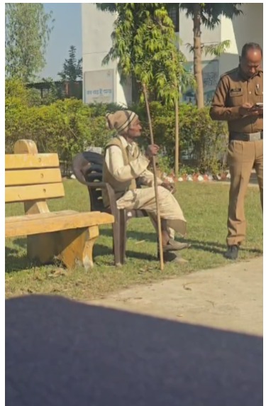 रुड़की पुलिस की संवेदनशील पहल: बुज़ुर्ग को समय पर भोजन न मिलने की शिकायत पर परिवार को दी काउंसलिंग