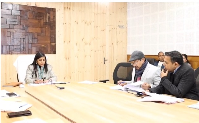 जिलाधिकारी स्वाति एस. भदौरिया ने जल जीवन मिशन एवं जल संरक्षण कार्यों की समीक्षा बैठक में कड़े निर्देश दिए