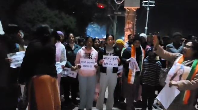 अंकिता हत्याकांड: रानीखेत में कांग्रेस का कैंडल मार्च, सीबीआई जांच की मांग