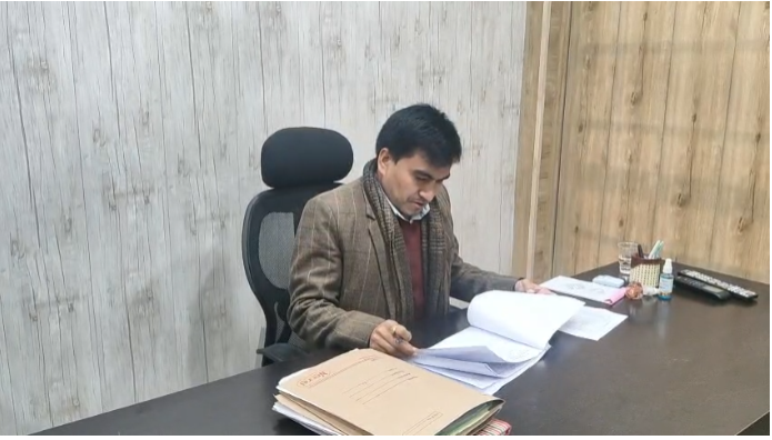 जसपुर में नए तहसीलदार दिलीप सिंह ने संभाला कार्यभार, तहसील कार्यालय का किया निरीक्षण