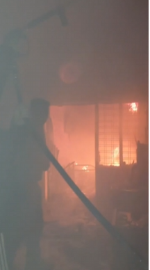 जमालपुर सीतापुर में घर में लगी आग, फायर ब्रिगेड की तत्परता से टला बड़ा हादसा