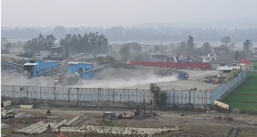 पछवादून में क्रेशर माफियाओं का बोलबाला, किसान परेशान, पर्यावरण संकट में