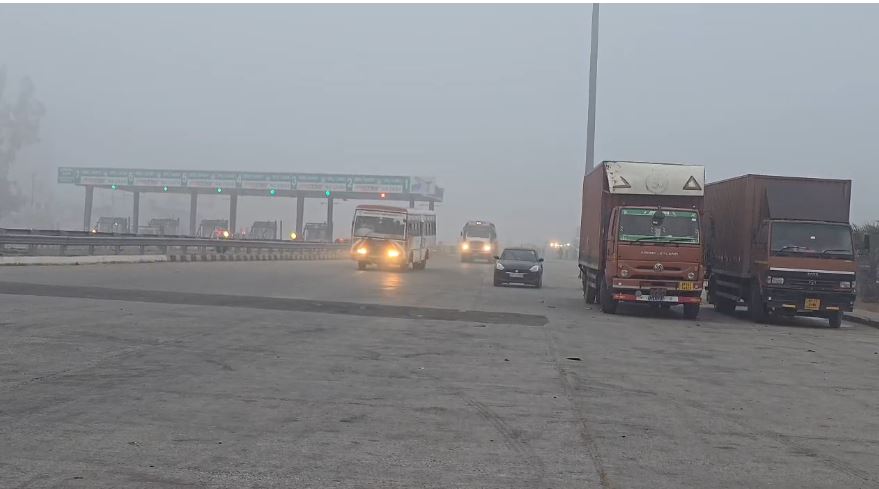 जिले में घने कोहरे और शीतलहर के चलते स्कूलों में अवकाश