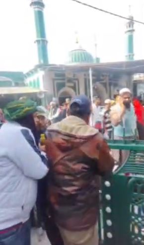 साबिर पाक दरगाह: पीएसी जवान की दबंगई का वीडियो वायरल, जांच के आदेश