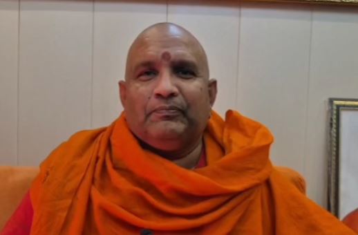 मनुस्मृति जलाने की घटनाओं पर संत समाज में आक्रोश, हरिद्वार के संतों ने जताई कड़ी आपत्ति