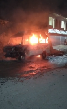 पीपलकोटी: मायापुर में खड़े दो वाहनों में भीषण आग, पुलिस व फायर सर्विस ने समय रहते बचाया बड़ा हादसा