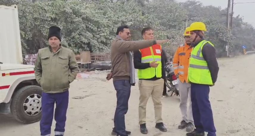 अतिक्रमण हटाओ अभियान तेज: एनएचएआई ने हाईवे से हटाए अवैध होर्डिंग और यूनीपोल